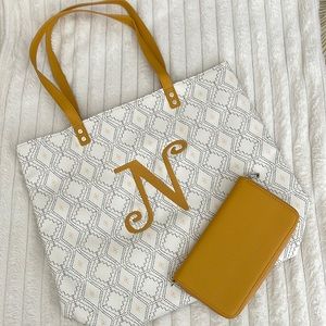 New thirty one tote with matching wallet